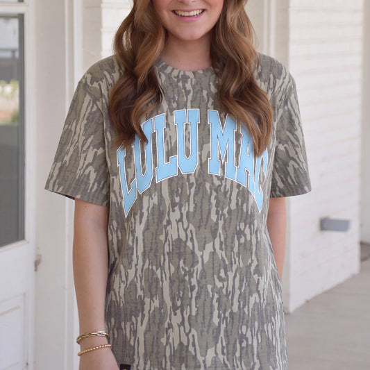MOSSY OAK BOTTOMLAND PRINT TEE W/ LIGHT BLUE | Lulu Mac